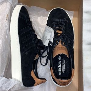 BLACK ADIDAS SNEAKERS
